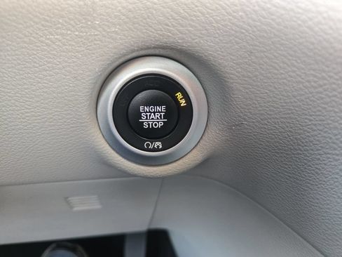 Used 2023 Chrysler Pacifica Touring-L FWD image 30