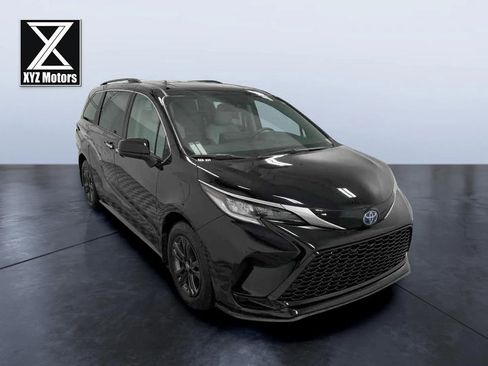 Used 2024 Toyota Sienna XSE image 7