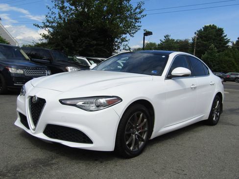 Used 2018 Alfa Romeo Giulia AWD image 3