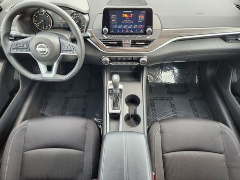 Used 2025 Nissan Altima 2.5 SV FWD image 25