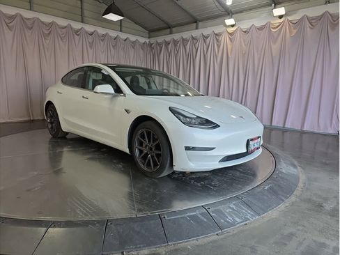 Used 2019 Tesla Model 3 Standard Range image 10