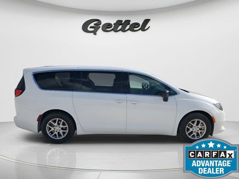 Used 2024 Chrysler Voyager LX image 3