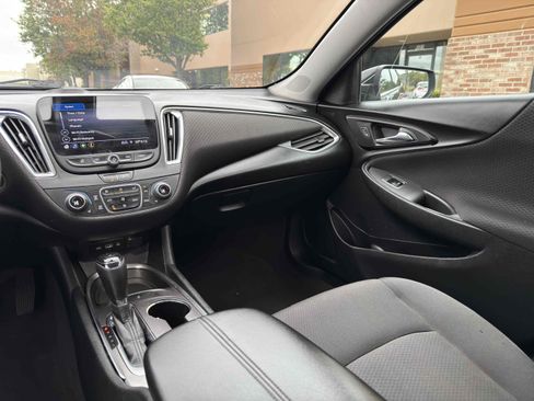 Used 2020 Chevrolet Malibu LT image 20