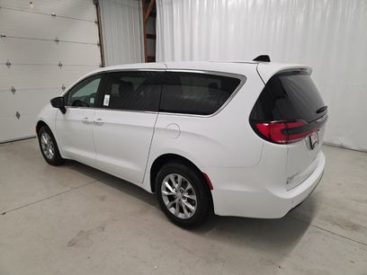 New 2026 Chrysler Pacifica Select