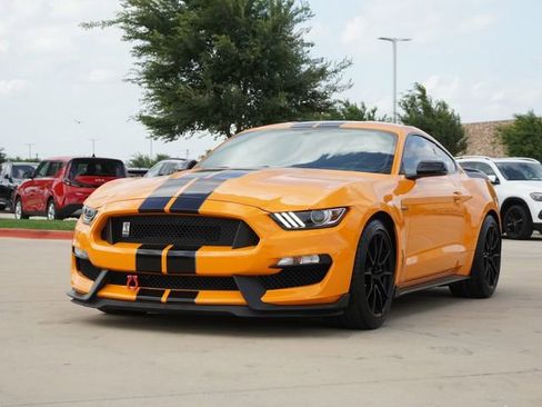 Used 2019 Ford Mustang Shelby GT350 w/ Technology Package RWD image 3
