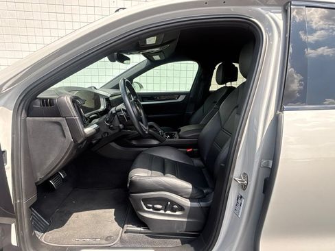 Used 2024 Porsche Cayenne S AWD/4WD image 4