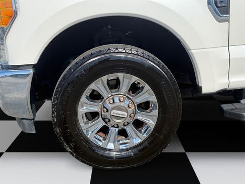 Used 2017 Ford F250 Lariat w/ Chrome Package image 14