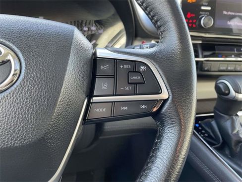 Used 2022 Toyota Sienna XLE image 27