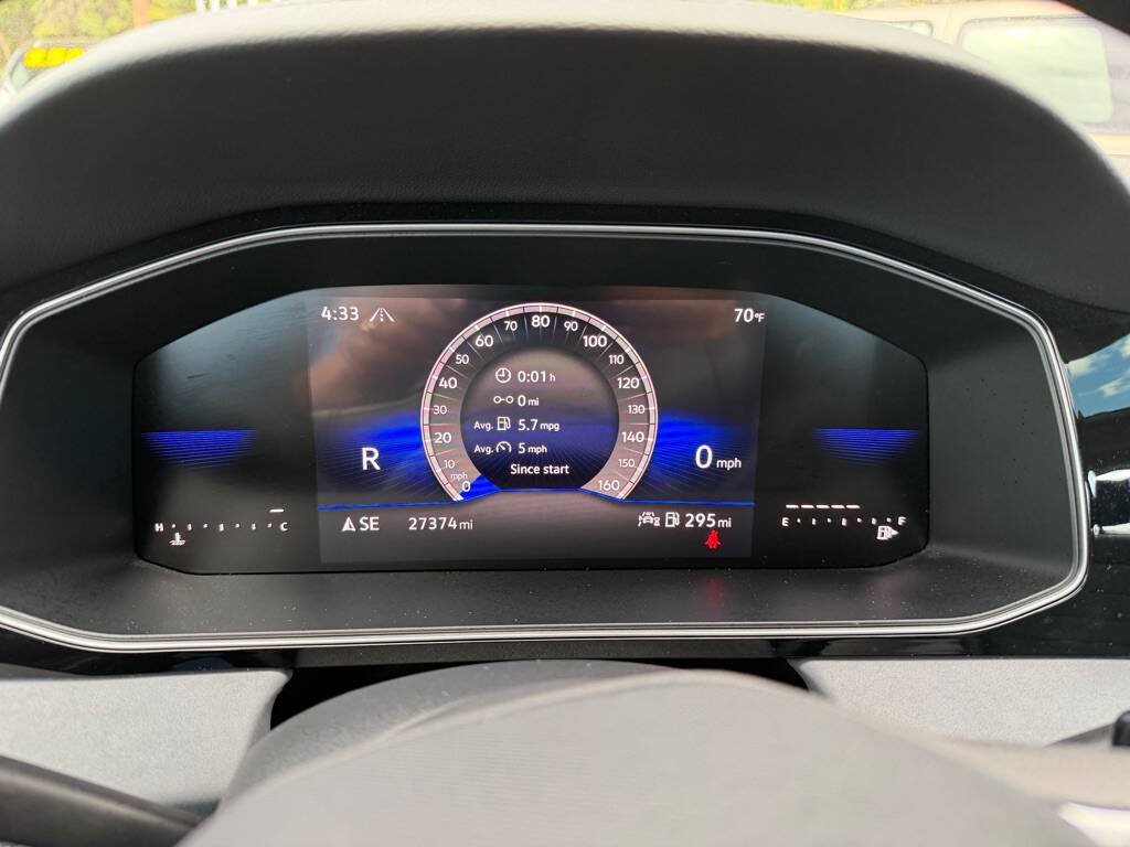 Used 2025 Volkswagen Jetta SE FWD image 28