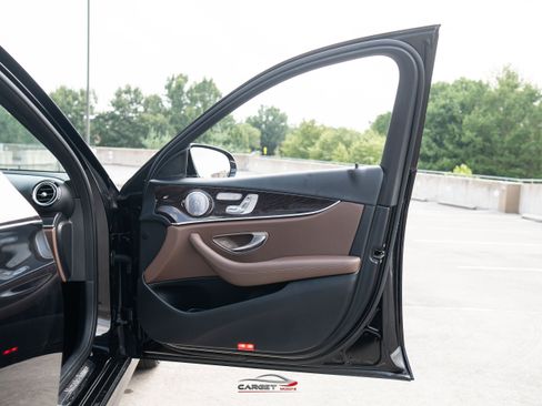 Used 2018 Mercedes-Benz E 300 4MATIC w/ AMG Line Exterior image 40