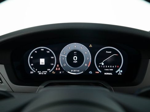 Used 2025 Porsche 911 Carrera RWD image 18