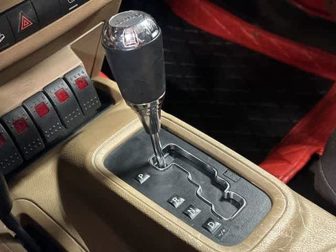 Used 2017 Jeep Wrangler Unlimited Sahara w/ Connectivity Group AWD/4WD image 22