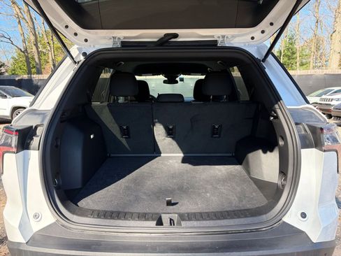 Used 2025 Chevrolet Equinox LT FWD image 30