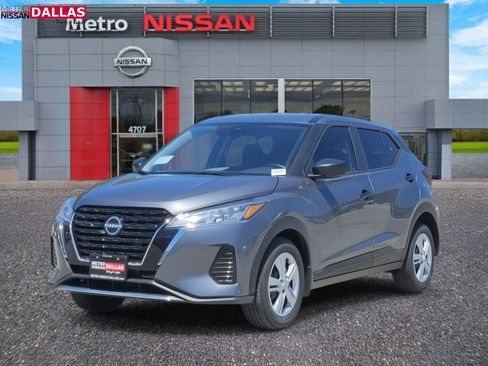 New 2025 Nissan Kicks Play S image 2