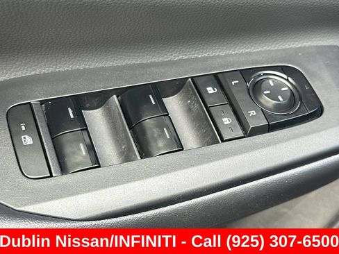 Used 2025 Toyota Prius LE FWD image 13