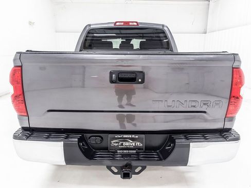Used 2018 Toyota Tundra SR5 w/ SR5 Upgrade Package image 6