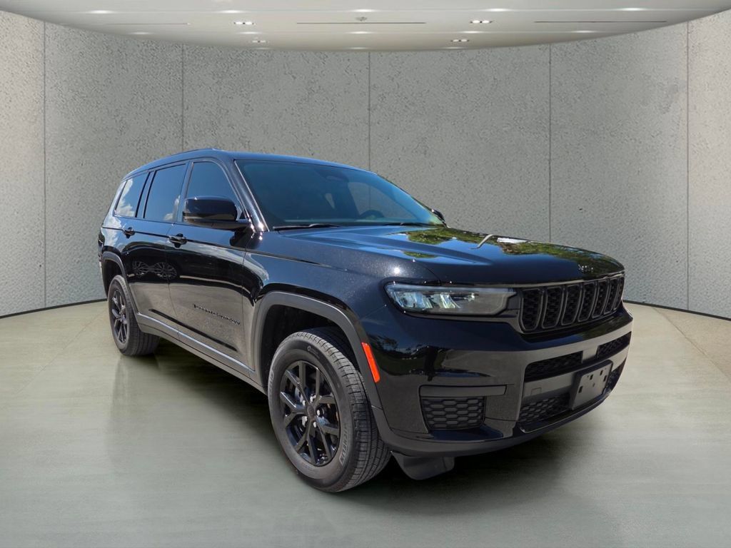 Used 2024 Jeep Grand Cherokee L Altitude AWD/4WD image 13