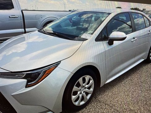 Used 2022 Toyota Corolla LE image 1