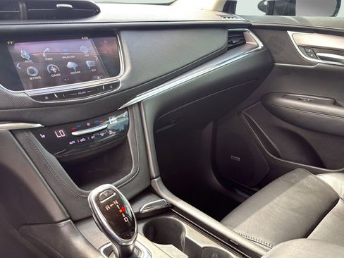 Used 2017 Cadillac XT5 Luxury w/ Driver Awareness Package FWD image 18