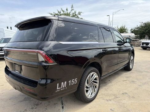 Used 2025 Lincoln Navigator L Reserve AWD/4WD image 8