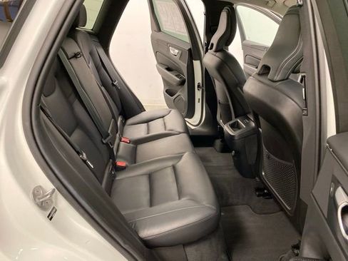 Used 2025 Volvo XC60 B5 Core AWD/4WD image 28
