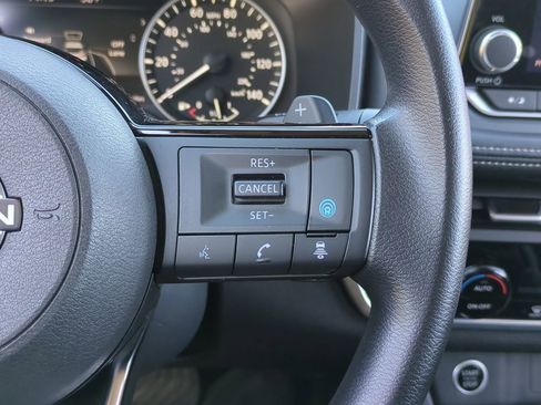 Used 2023 Nissan Rogue SV image 24