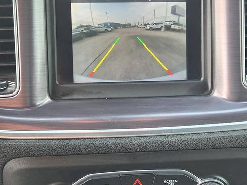 Used 2018 Dodge Charger SXT RWD image 9