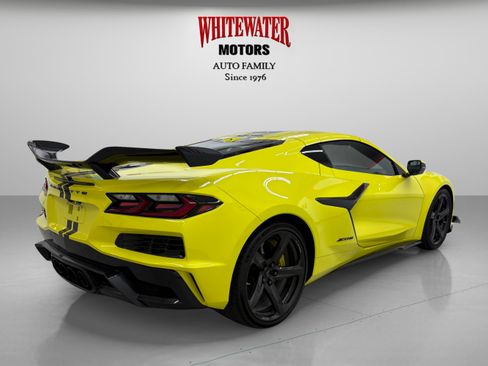 Used 2023 Chevrolet Corvette Z06 w/ Z07 Performance Package RWD image 4