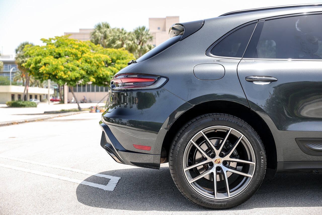 Used 2022 Porsche Macan AWD/4WD image 28