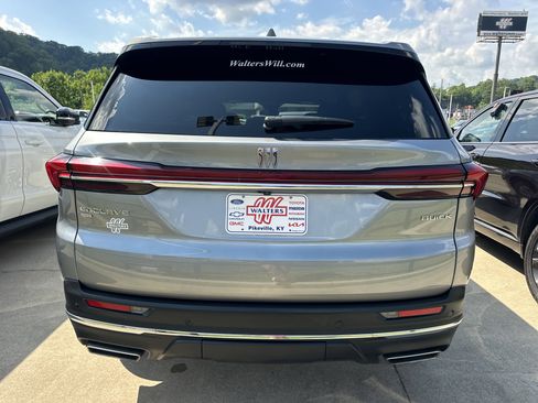 Used 2025 Buick Enclave Preferred AWD/4WD image 3