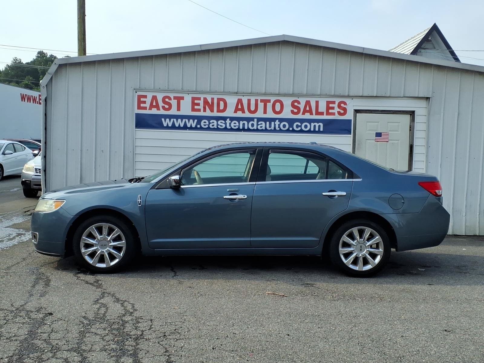 Used 2011 Lincoln MKZ FWD image 2