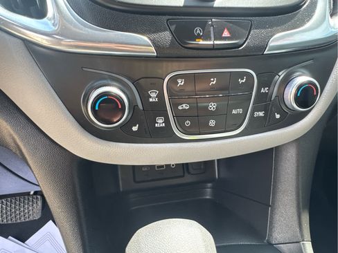 Used 2022 Chevrolet Equinox LT w/ Driver Convenience Package FWD image 28