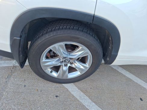 Used 2019 Toyota Highlander Limited image 11