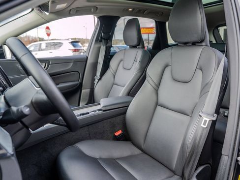 Used 2025 Volvo XC60 B5 Plus image 18
