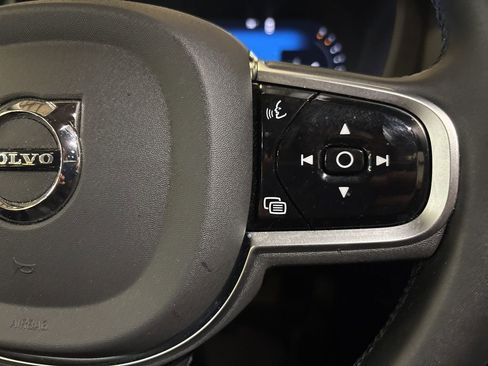 Used 2025 Volvo XC60 B5 Plus image 29