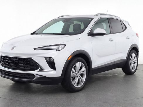 Used 2025 Buick Encore GX Preferred FWD image 3