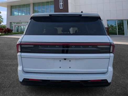 New 2026 Lincoln Navigator Reserve AWD/4WD image 6