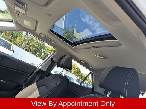 Used 2025 Hyundai Venue SEL FWD image 23