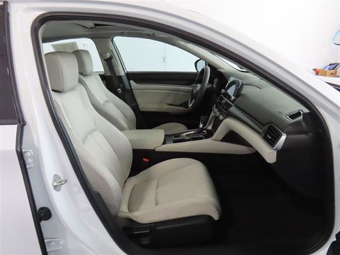 Used 2018 Honda Accord EX image 35