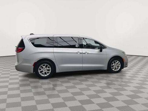 Used 2024 Chrysler Pacifica Touring-L FWD image 38