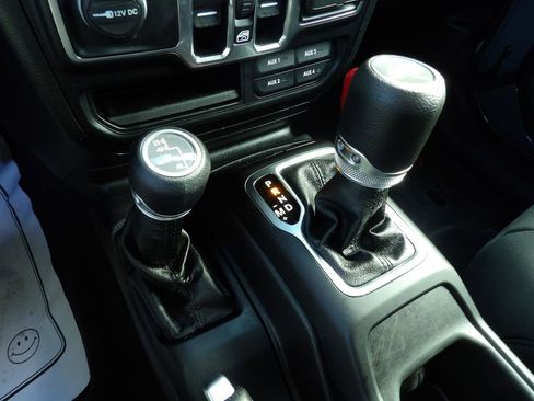 Used 2021 Jeep Wrangler Unlimited Sport image 19