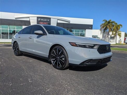 Used 2025 Honda Accord Touring image 2