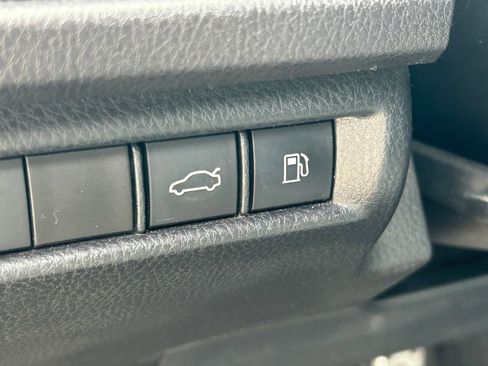 Used 2025 Toyota Camry SE FWD image 25
