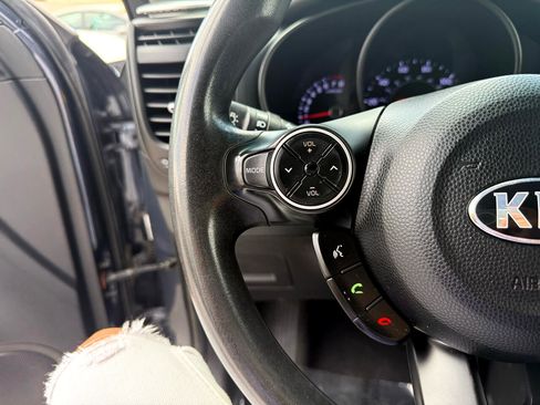 Used 2016 Kia Soul + image 13
