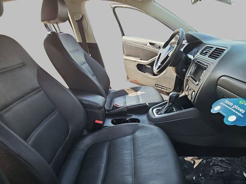 Used 2012 Volkswagen Jetta SE image 15