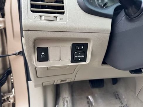 Used 2013 Toyota Corolla LE FWD image 12