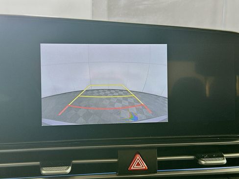 Used 2025 Hyundai Elantra SEL FWD image 23