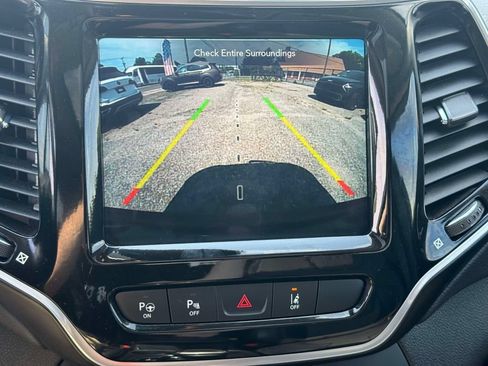 Used 2021 Jeep Cherokee Limited w/ Elite Package AWD/4WD image 29