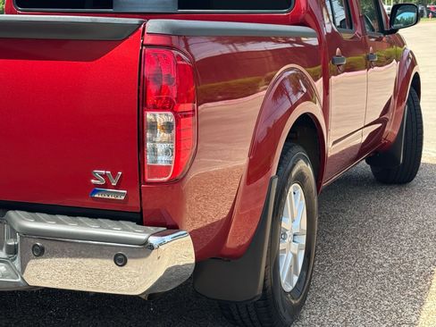 Used 2017 Nissan Frontier SV w/ SV Value Truck Package RWD image 4