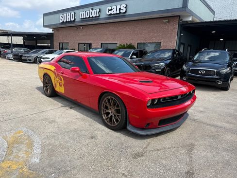 Used 2015 Dodge Challenger R/T Scat Pack RWD image 3